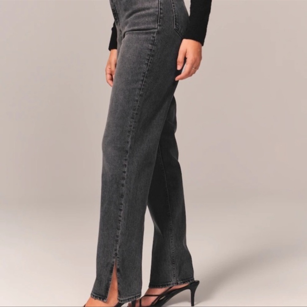 Abercrombie and Fitch The 90’s Strait ultra high rise jeans strait leg split hem